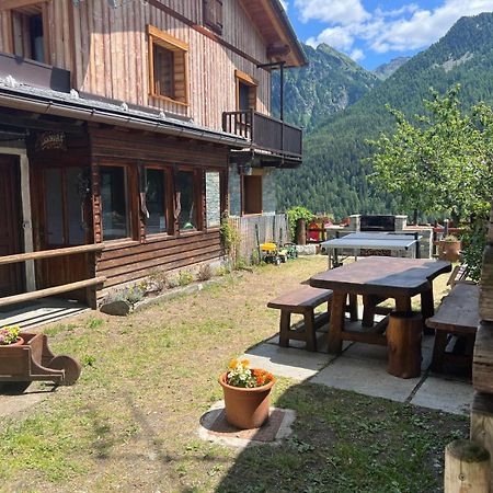 Joivy Modern Family Chalet With Stunning Mountain Views Champoluc Exterior foto