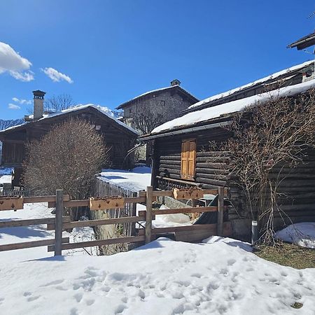 Joivy Modern Family Chalet With Stunning Mountain Views Champoluc Exterior foto