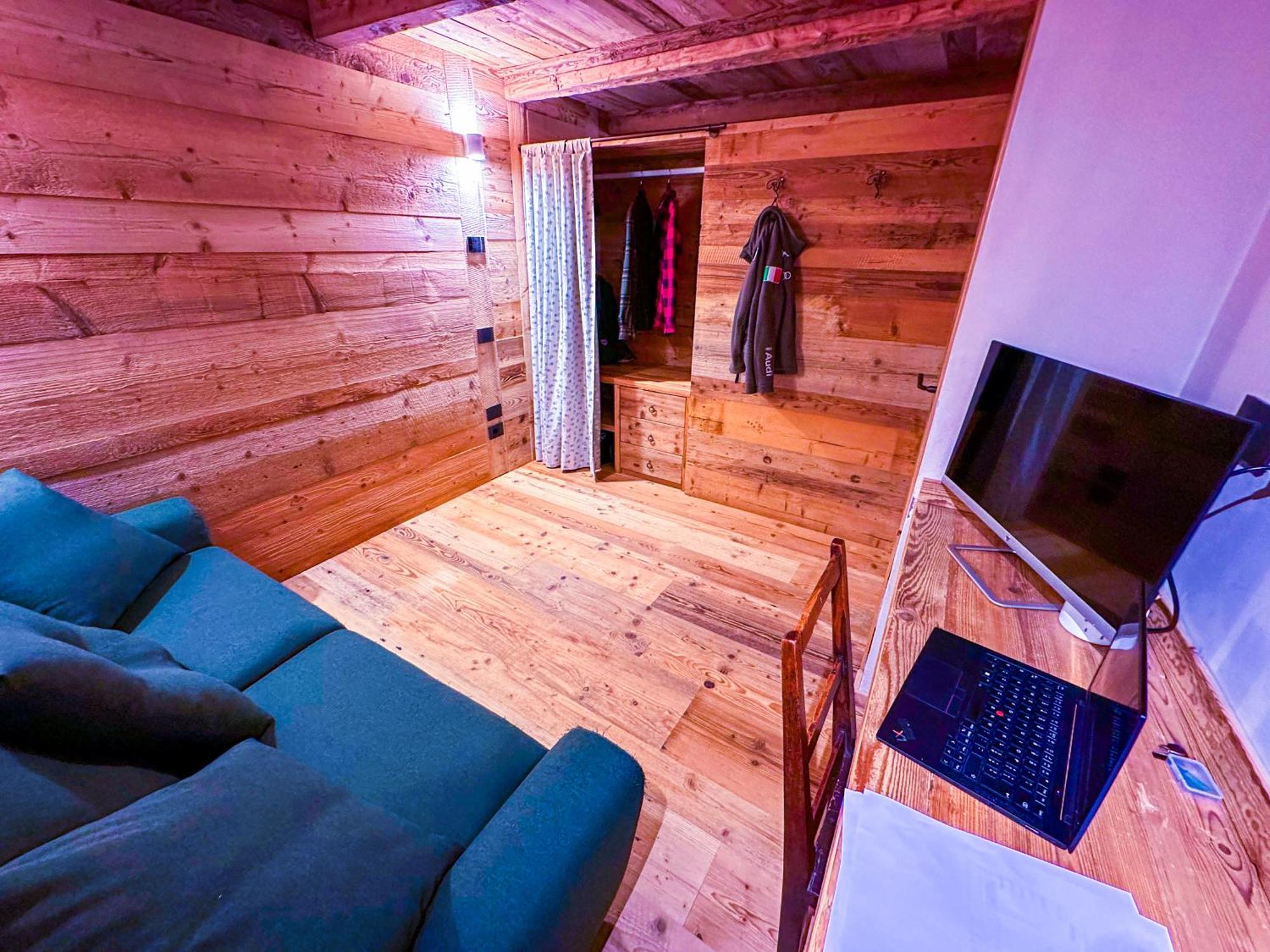 Joivy Modern Family Chalet With Stunning Mountain Views Champoluc Exterior foto