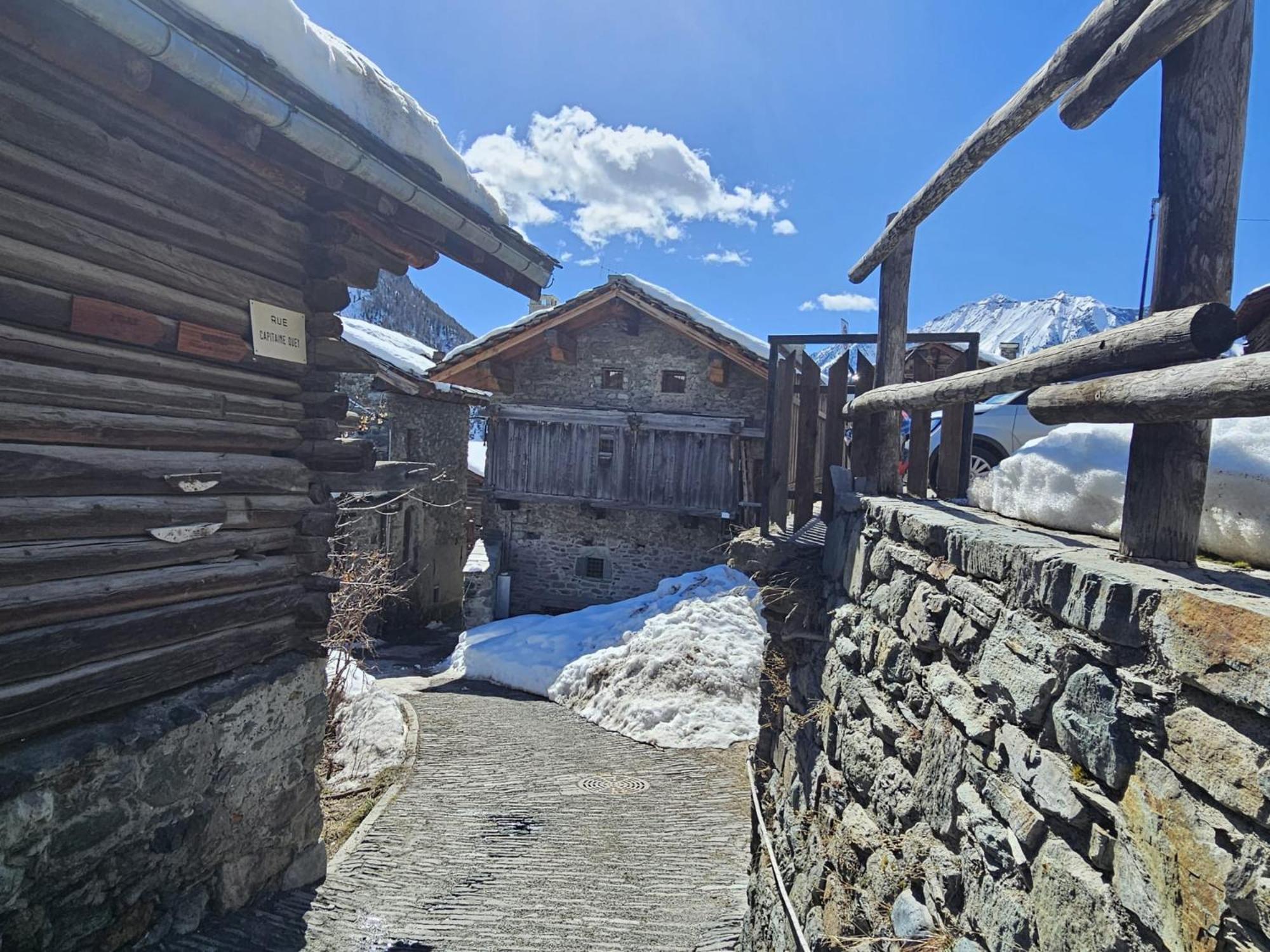 Joivy Modern Family Chalet With Stunning Mountain Views Champoluc Exterior foto