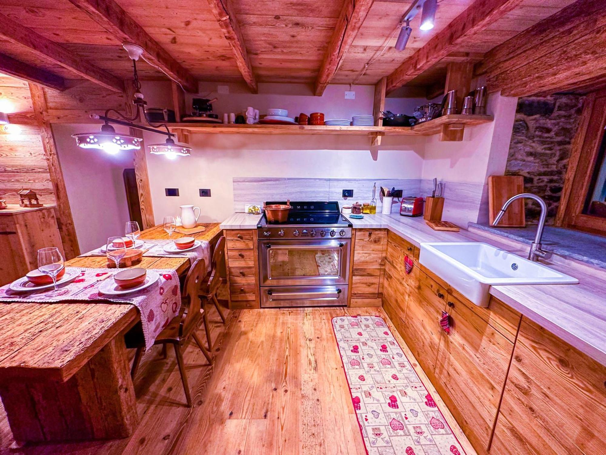 Joivy Modern Family Chalet With Stunning Mountain Views Champoluc Exterior foto
